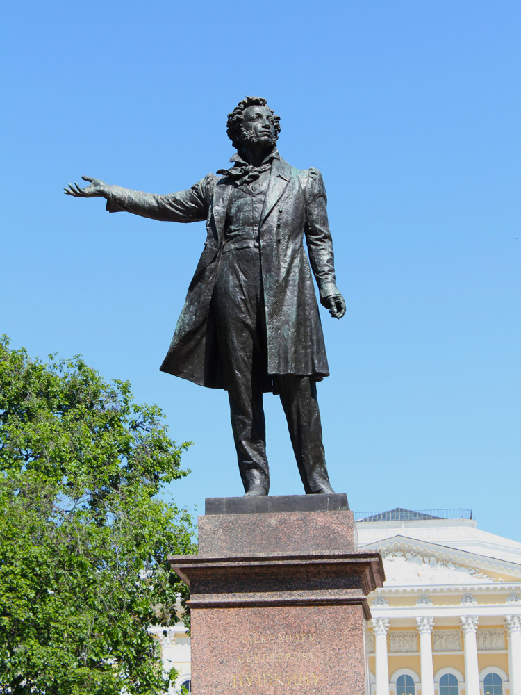 Памятник пушкин. Александр Сергеевич Пушкин памятник. Памятник а. с. Пушкину (Санкт-Петербург, площадь искусств). Аникушин памятник Пушкину. Памятник Пушкину Аникушина в Санкт-Петербурге.